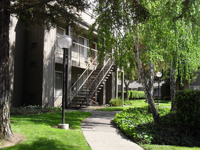 Lakeview Apartment Homes in Lodi, CA - Foto de edificio - Building Photo