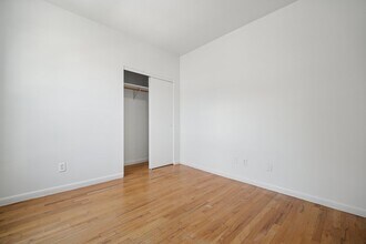 236 Newark Ave in Jersey City, NJ - Building Photo - Building Photo