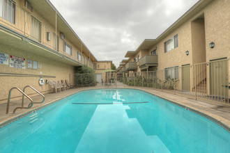 16405 Cornuta Apartments in Bellflower, CA - Building Photo - Building Photo