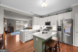 5076 Grimm Dr in Alexandria, VA - Building Photo - Building Photo