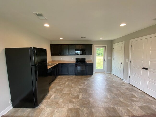 322 Sunlight Cr in Talladega, AL - Building Photo - Building Photo