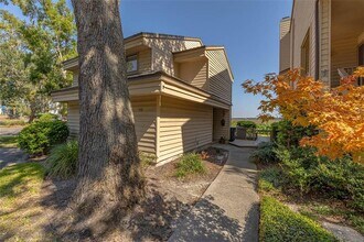 310 Brockinton Marsh in St. Simons Island, GA - Foto de edificio - Building Photo