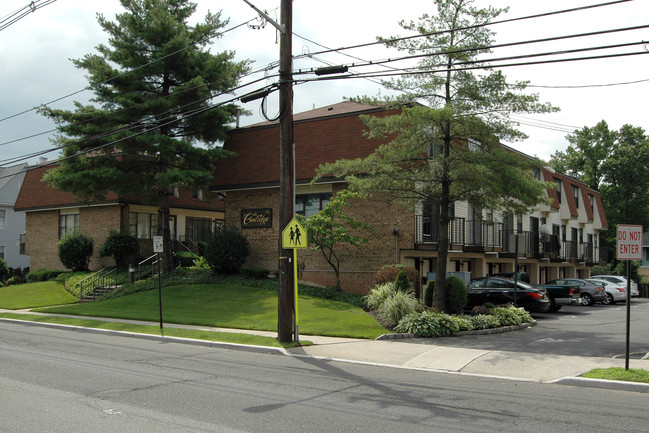 350 E Westfield Ave in Roselle Park, NJ - Foto de edificio - Building Photo