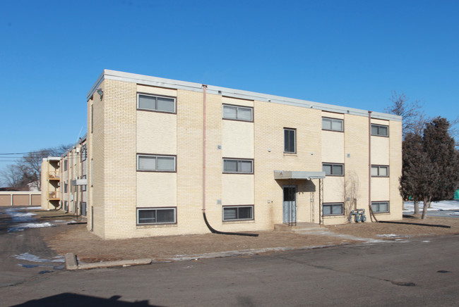 Beard Ave Apartments in Brooklyn Center, MN - Foto de edificio - Building Photo