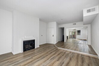 Santa Fe in Los Angeles, CA - Building Photo - Interior Photo