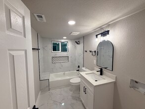 5238 Pease St in Houston, TX - Foto de edificio - Building Photo