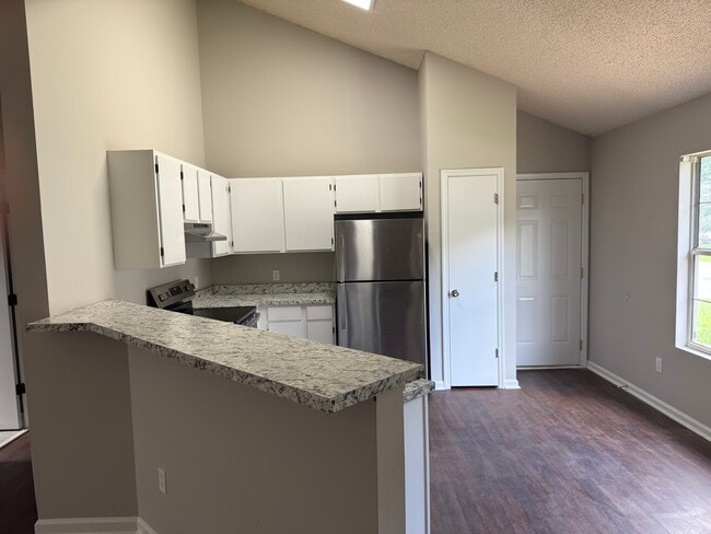 2400 Glenmore Ct SW