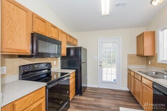 10437 Hugue Way in Charlotte, NC - Building Photo - Building Photo