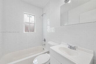 410 76th St in Miami Beach, FL - Building Photo - Building Photo