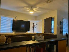 636 E 121st Pl in Los Angeles, CA - Building Photo - Building Photo