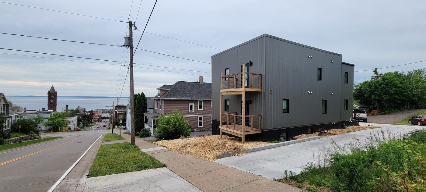 515 N Lake Ave in Duluth, MN - Building Photo