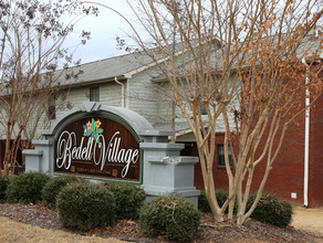 Bedell Village Apartments in Auburn, AL - Foto de edificio - Building Photo