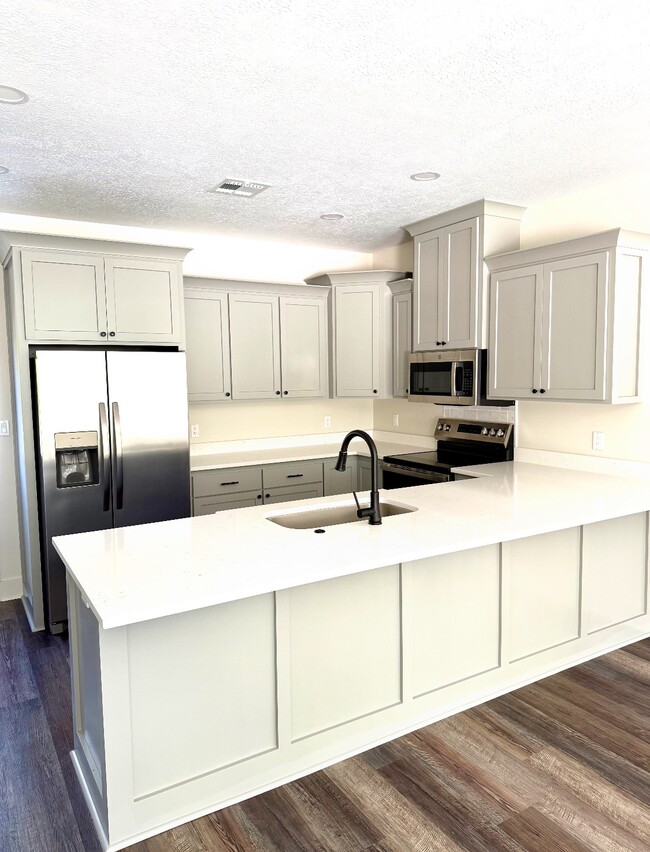 221 W Sallier St in Lake Charles, LA - Building Photo - Building Photo