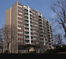 30 Woodland St in Hartford, CT - Building Photo