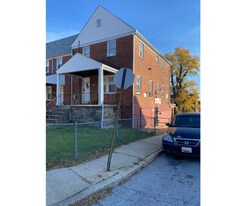 823 N Woodington Rd in Baltimore, MD - Building Photo