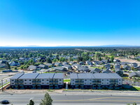 Linden Lofts in Redmond, OR - Foto de edificio - Building Photo