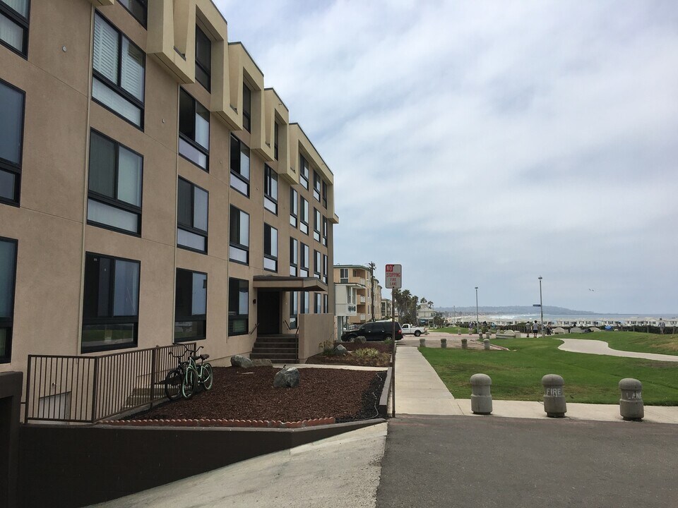 4667 Ocean Blvd in San Diego, CA - Building Photo