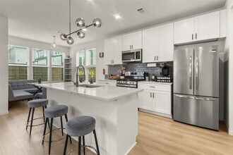 1266 Oakmont Villas Dr in Houston, TX - Building Photo - Building Photo