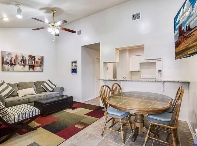 2905 Swisher St, Unit 307 in Austin, TX - Building Photo - Building Photo