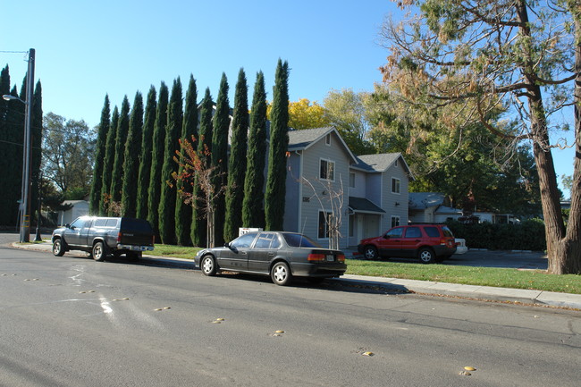 1300 W 5th St in Chico, CA - Building Photo - Building Photo