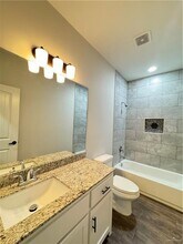 908 W La Pointe Ave in Alton, TX - Foto de edificio - Building Photo