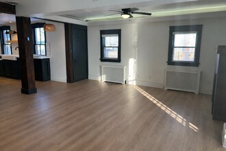 22 S State St in Brownstown, PA - Foto de edificio - Building Photo