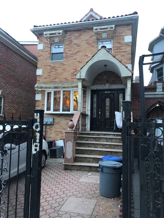40-78-78 Denman St in Queens, NY - Building Photo