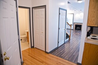 1460 Blue Course Dr, Unit 24 in State College, PA - Foto de edificio - Building Photo