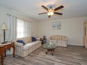 2490 4th Ln in Vero Beach, FL - Building Photo - Building Photo