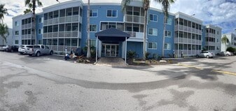 2700 Coconut Bay Ln, Unit 423 in Sarasota, FL - Building Photo