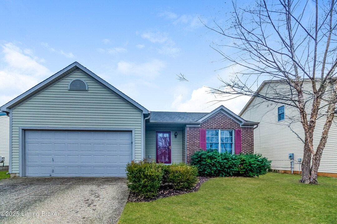7319 Orchard Lake Blvd in Louisville, KY - Foto de edificio
