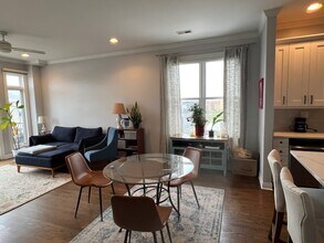 1355 W Washington Blvd, Unit 6E in Chicago, IL - Building Photo - Building Photo