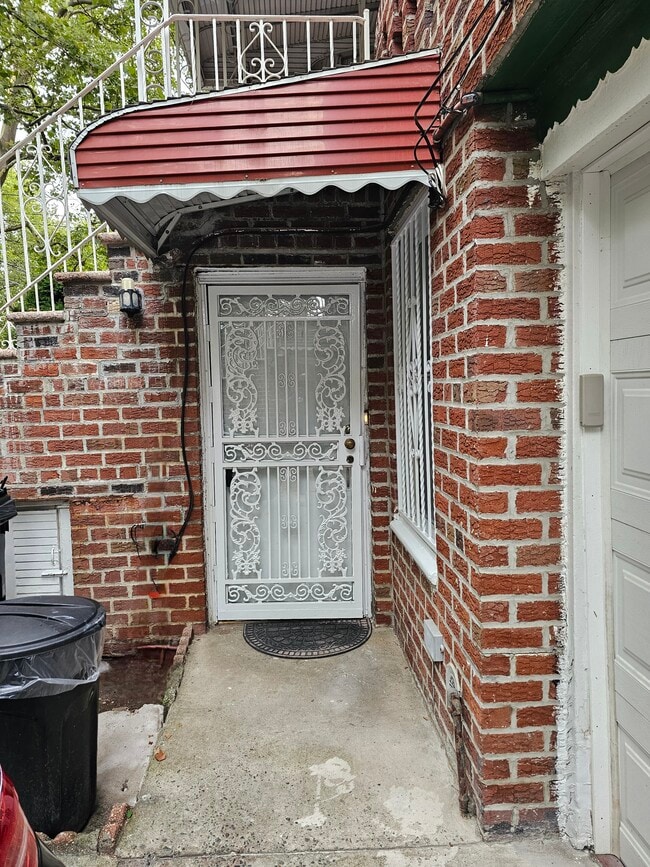 855 E 55th St, Unit Shared Apartment For Rent in Brooklyn, NY - Building Photo - Building Photo