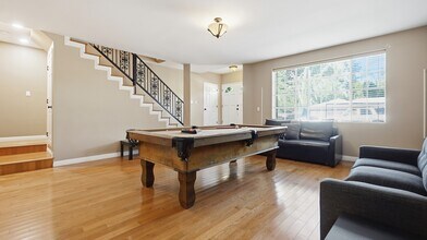 10350 Johanna Ave in Sunland, CA - Foto de edificio - Building Photo