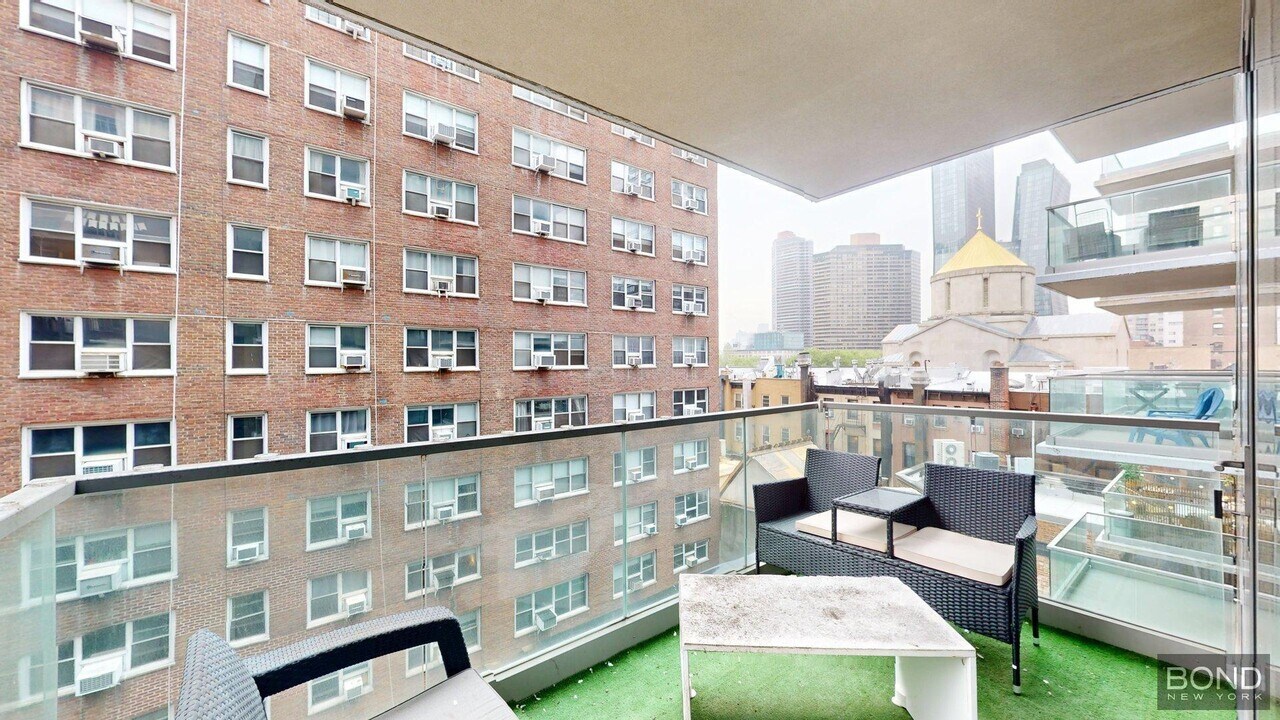 237 E 34th St in New York, NY - Building Photo