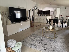 1425 Mira Vista Cir in Weston, FL - Building Photo - Building Photo