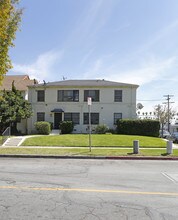 2925 San Marino St in Los Angeles, CA - Building Photo - Building Photo