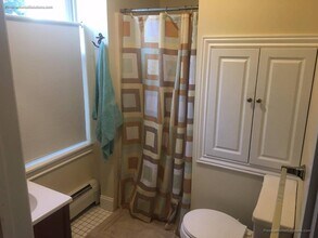 15 Blossom St, Unit 2 in Leominster, MA - Foto de edificio - Building Photo