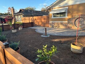 110 Gladys Ave, Unit #A in Mountain View, CA - Building Photo