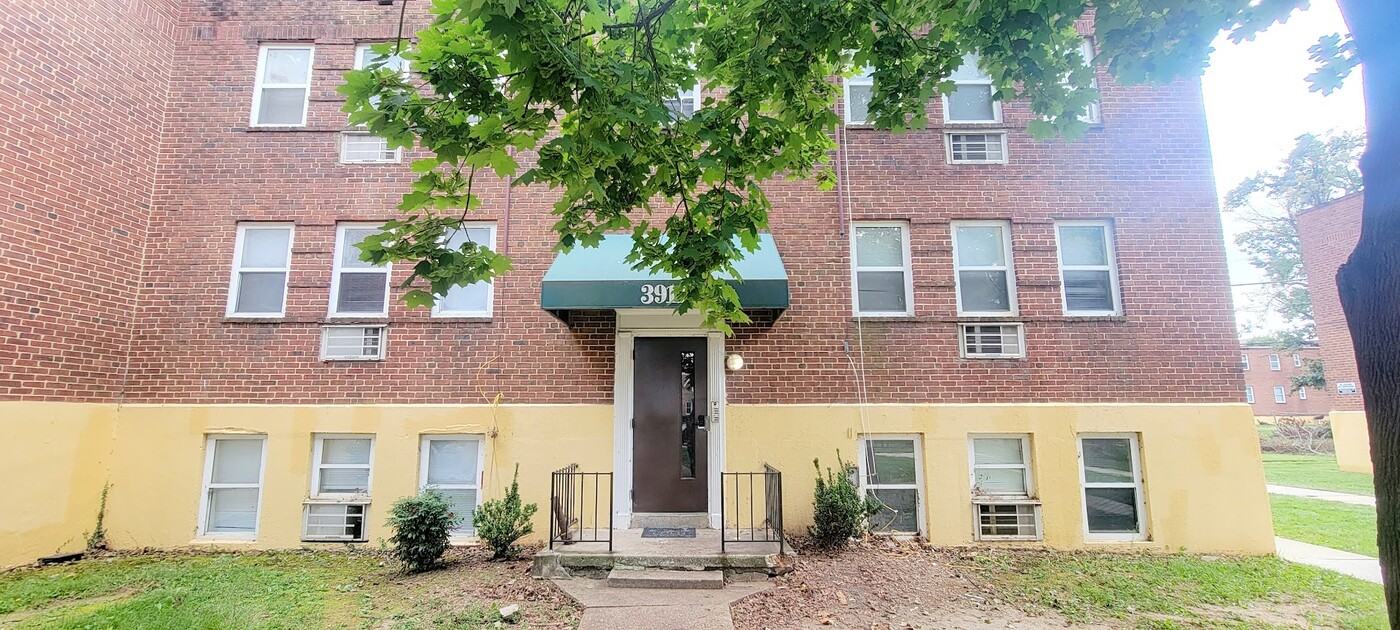 3911 Dolfield Ave in Baltimore, MD - Building Photo