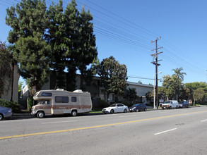 Belle Vista Court in Encino, CA - Building Photo - Building Photo