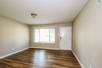933 Lebon Dr in St. Louis, MO - Building Photo - Building Photo