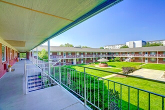 Lampliter Apartments - Utilities Included!* in Lakewood, CO - Foto de edificio - Building Photo