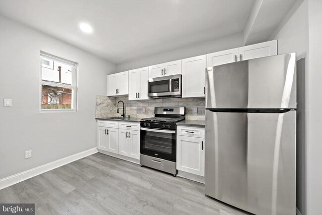 2327 Watkins St in Philadelphia, PA - Building Photo - Building Photo