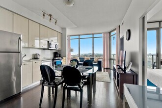 76 Grenville St in Toronto, ON - Building Photo - Building Photo