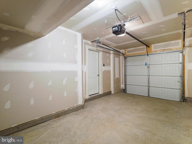 258 Clifton Mnr in Falling Waters, WV - Building Photo - Building Photo
