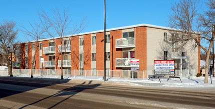 Beacon Arms in Edmonton, AB - Building Photo - Building Photo