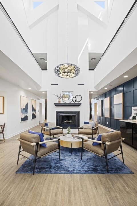 Avia Apartments on College Blvd (Overland Park) in Overland Park, KS - Building Photo