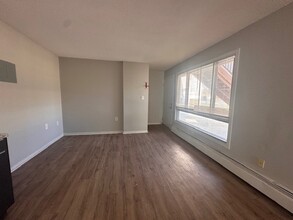 Suite Liv'n College Green in Willmar, MN - Building Photo - Building Photo