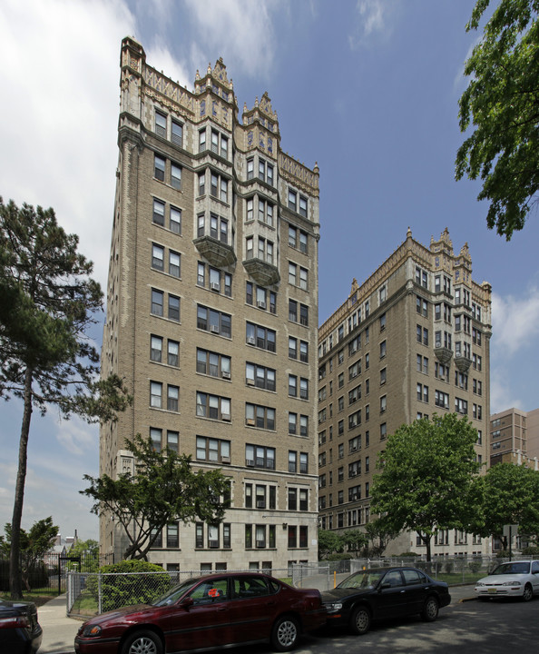 Corinthian Towers in East Orange, NJ - Building Photo